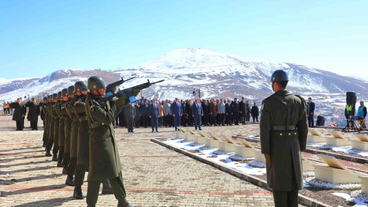 Bayburt’ta Çanakkale Zaferi’nin 111. yılı ve 18 Mart Şehitleri Anma Günü dolayısıyla tören düzenlendi