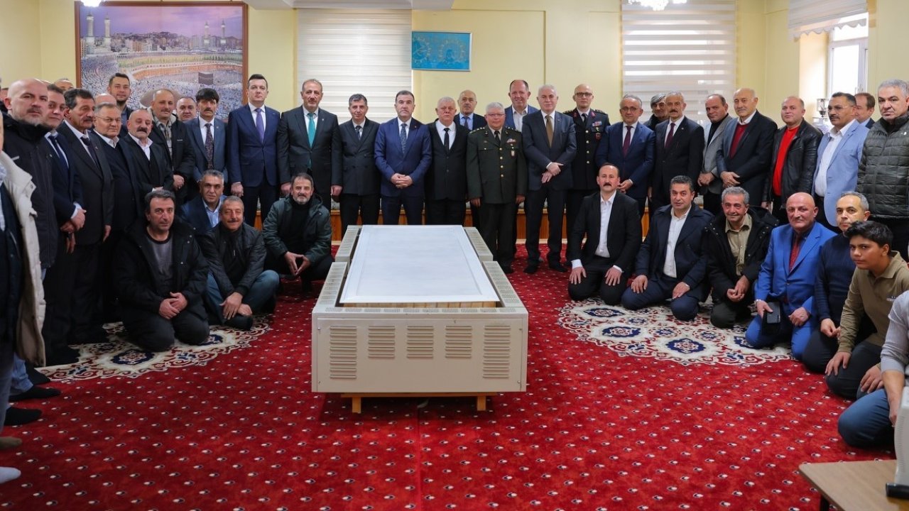 Bayburt’ta mahalle odasında bayramlaşma programı düzenlendi