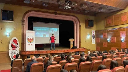 Bayındır’da öğrencilere "Gençlik Güvenli Gelecek" konferansı verildi