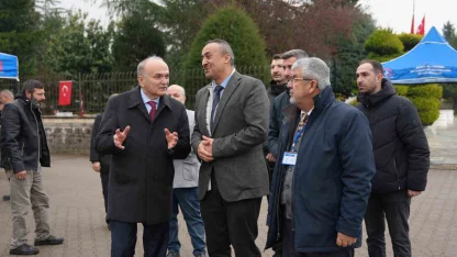 Bayram arifesinde şehir mezarlığında Kur’an tilaveti