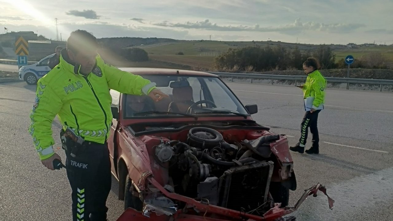 Beyşehir’de otomobil tırla çarpıştı: 2 yaralı