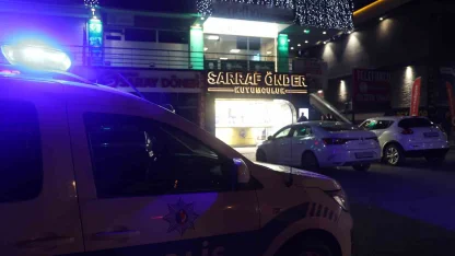 Biber gazıyla kuyumcuya giren maskeli 3 kişi, imitasyon bilezikleri çaldı