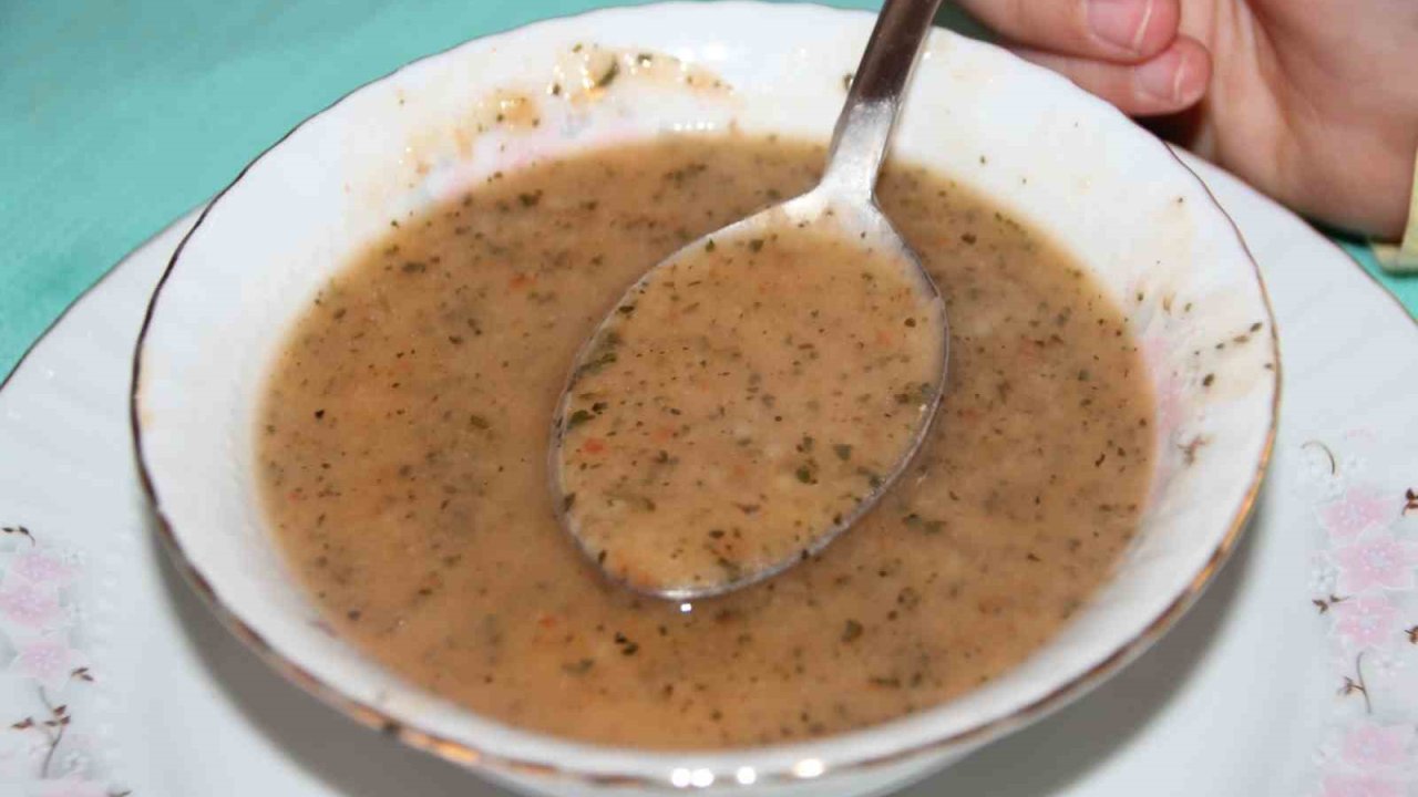 Bilecik’te Ramazan ayının vazgeçilmesi ısırgan otlu tarhana çorbası