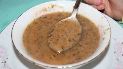 Bilecik’te Ramazan ayının vazgeçilmesi ısırgan otlu tarhana çorbası