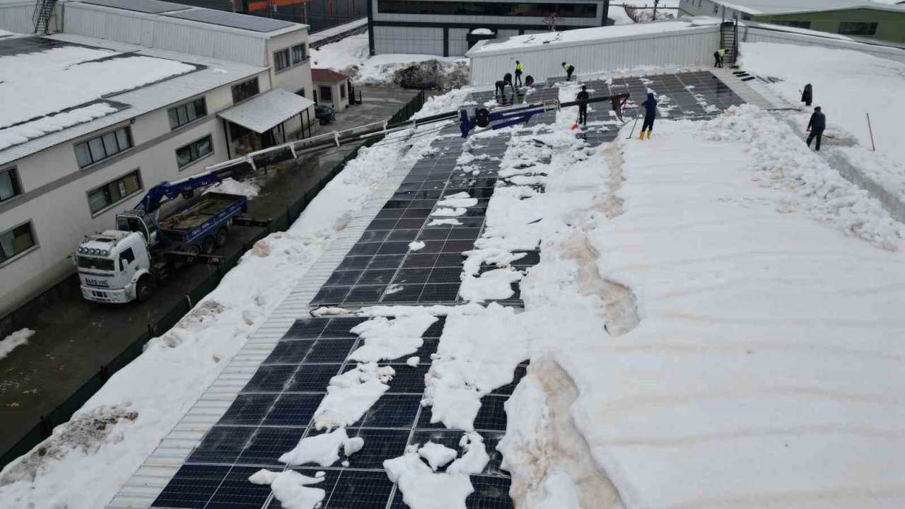 Bitlis OSB’deki çatıda kar yüküne karşı vinçli çözüm