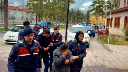 Bohçacı kılığında geldikleri köyde 880 bin TL’lik soygun yaptılar