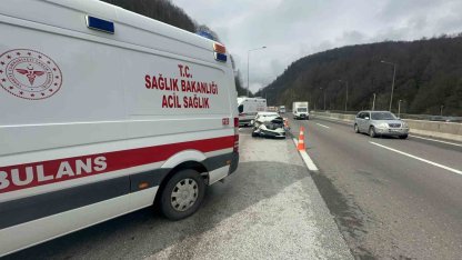 Bolu Dağı Tüneli’nde otomobille kamyonet çarpıştı: 2’si çocuk 4 yaralı