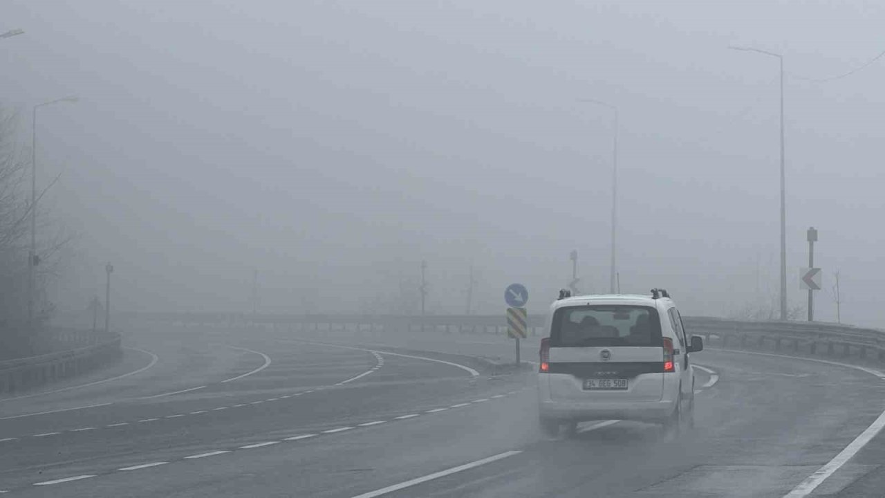 Bolu Dağı’nda sis ve yağış etkili oluyor