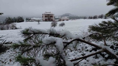 Bolu martta yağan karla beyaza büründü