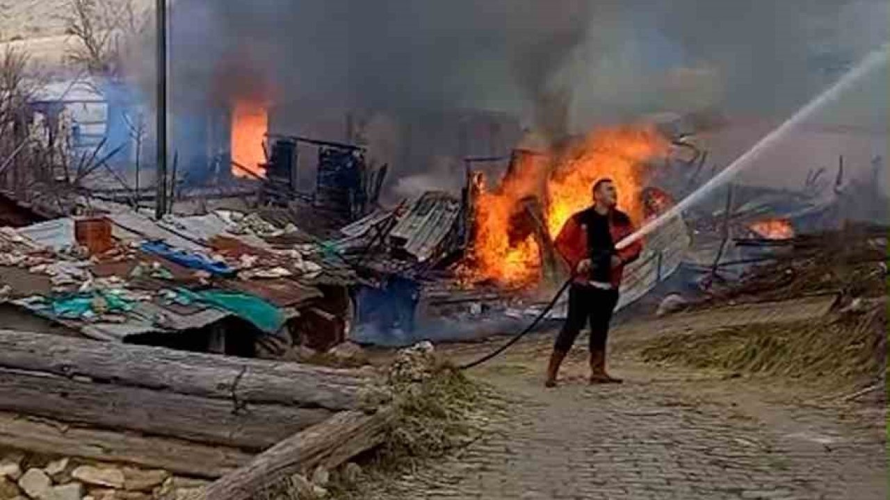 Bolu’da 3 yapı alevlere teslim oldu