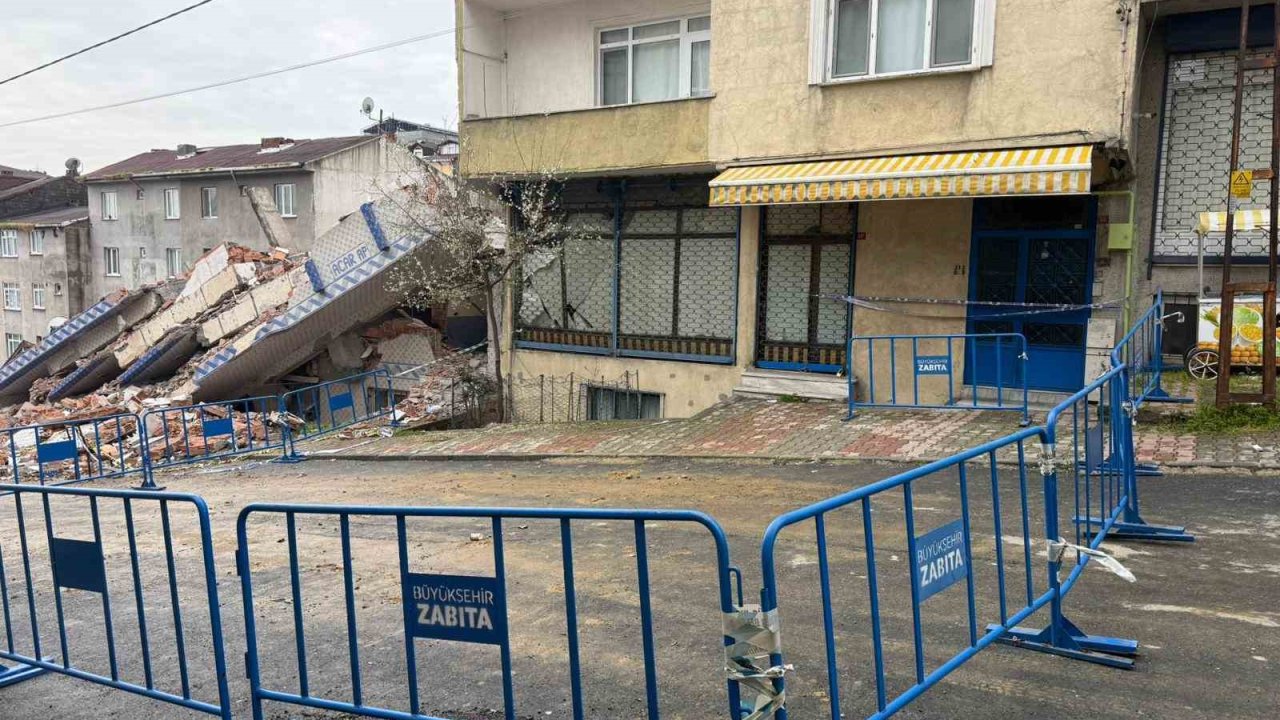 "Bu işin ustasıyız" diyen İBB ekibinin tehlikeli yıkımı kamerada: 5 katlı bina yerle bir oldu, yan binanın kolonu zarar gördü