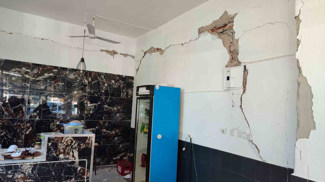 Buldan’da 5.1’lik depremin ardından bazı işletmelerde hasar meydana geldi