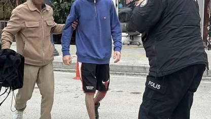 Burdur’da iki genci bıçaklayan 17 yaşındaki şüpheli tutuklandı