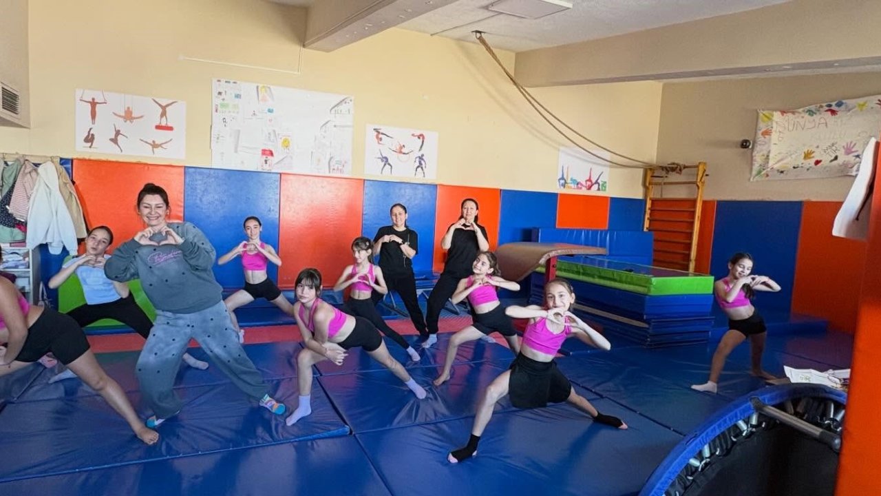 Burhaniye’ de anneler ve çocukları birlikte spor yaptı