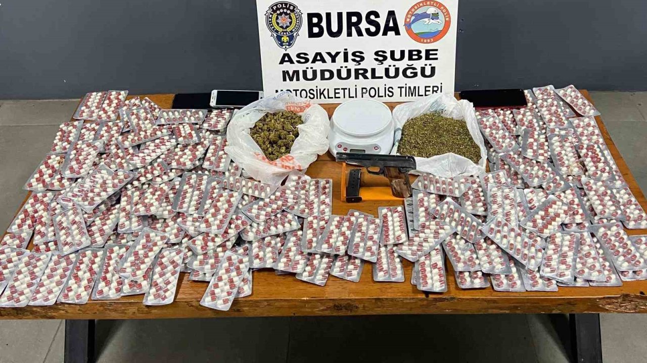 Bursa’da ‘dur’ ihtarına uymadı, evinden uyuşturucu ve silah çıktı