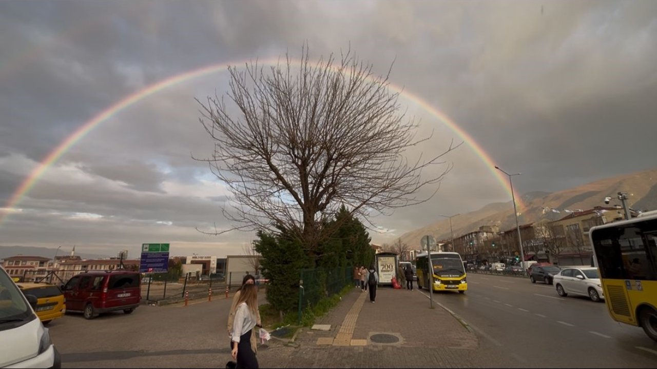 Bursa’da gökkuşağı mest etti
