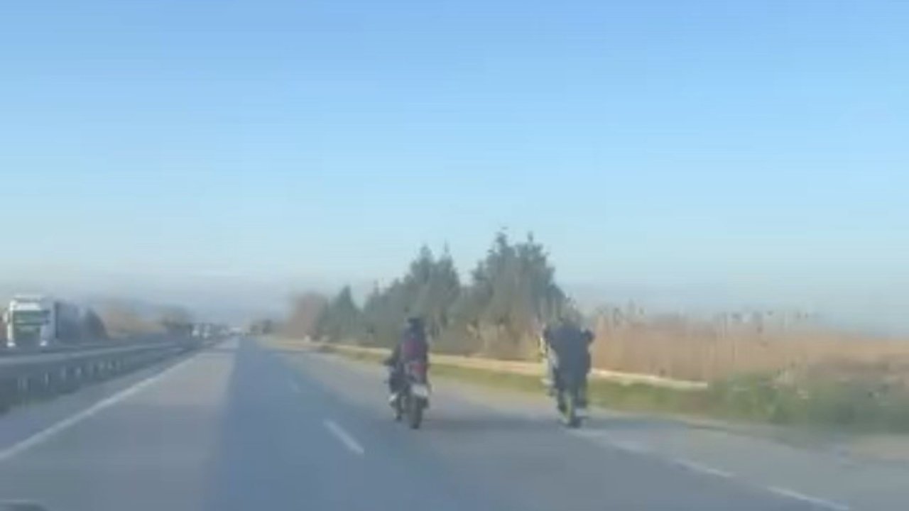Bursa’da motosiklet sürücülerinin tehlikeli yolculuğu kamerada