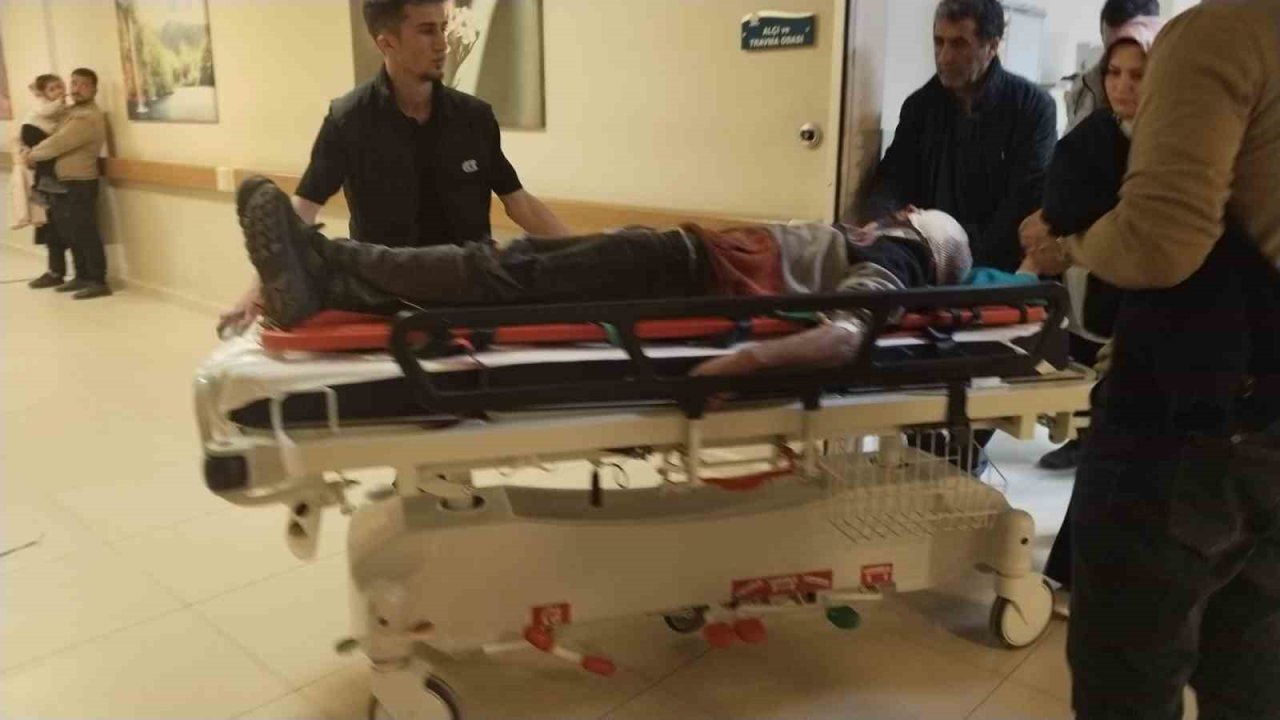 Bursa’da otomobil park halindeki tırın altına girdi: 1 yaralı