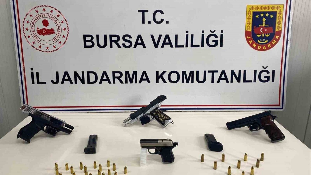 Bursa’da ruhsatsız silahlar ele geçirildi