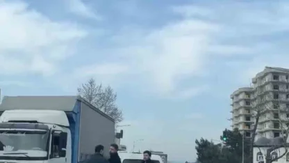 Bursa’da trafikte kavga : Sürücüler birbirine girdi