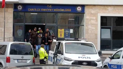 Çaldıkları araçla Edremit’te yakalanan 2 şüpheli tutuklandı