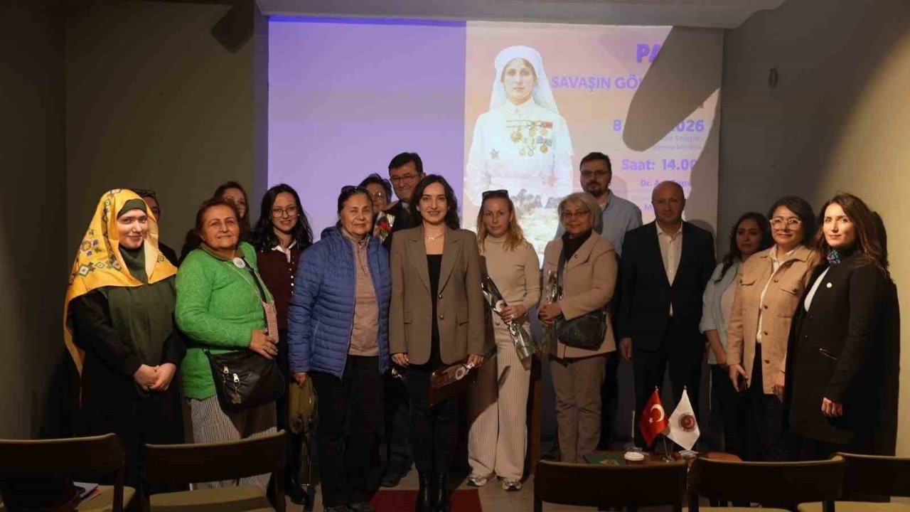 Çanakkale’de "Savaşın Gölgesinde Kadın" Paneli Düzenlendi