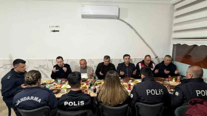 Çavdarhisar Kaymakamı Murat Ak, emniyet ve jandarma personeliyle iftarda buluştu
