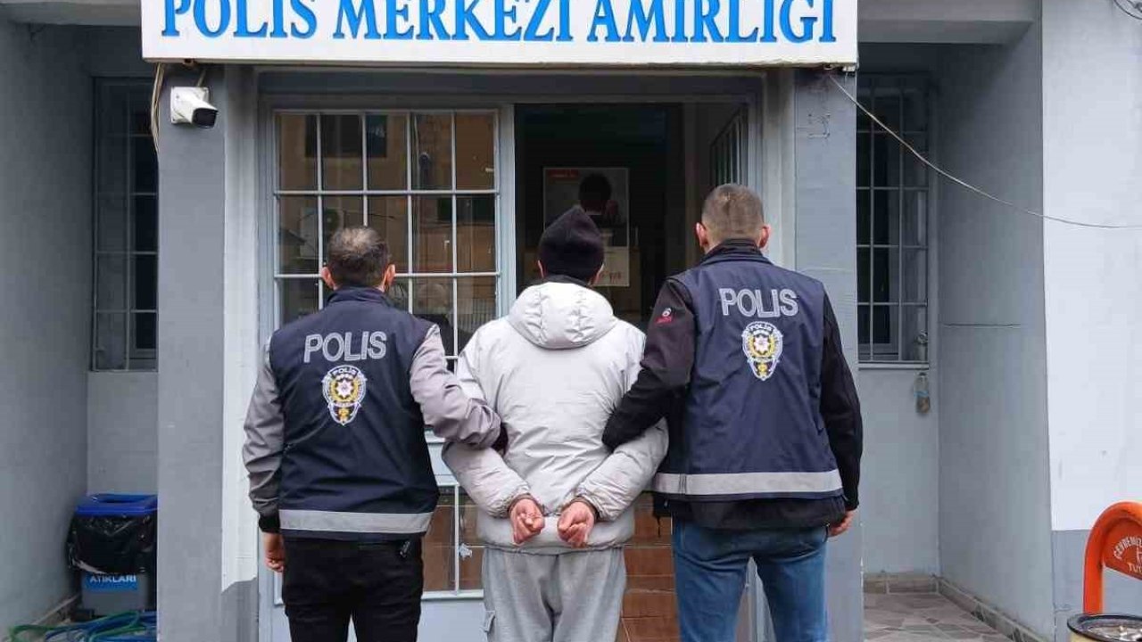 Cezaevinden kaçtı, ilçe merkezine doğru koşarken kayalık alanda yakalandı