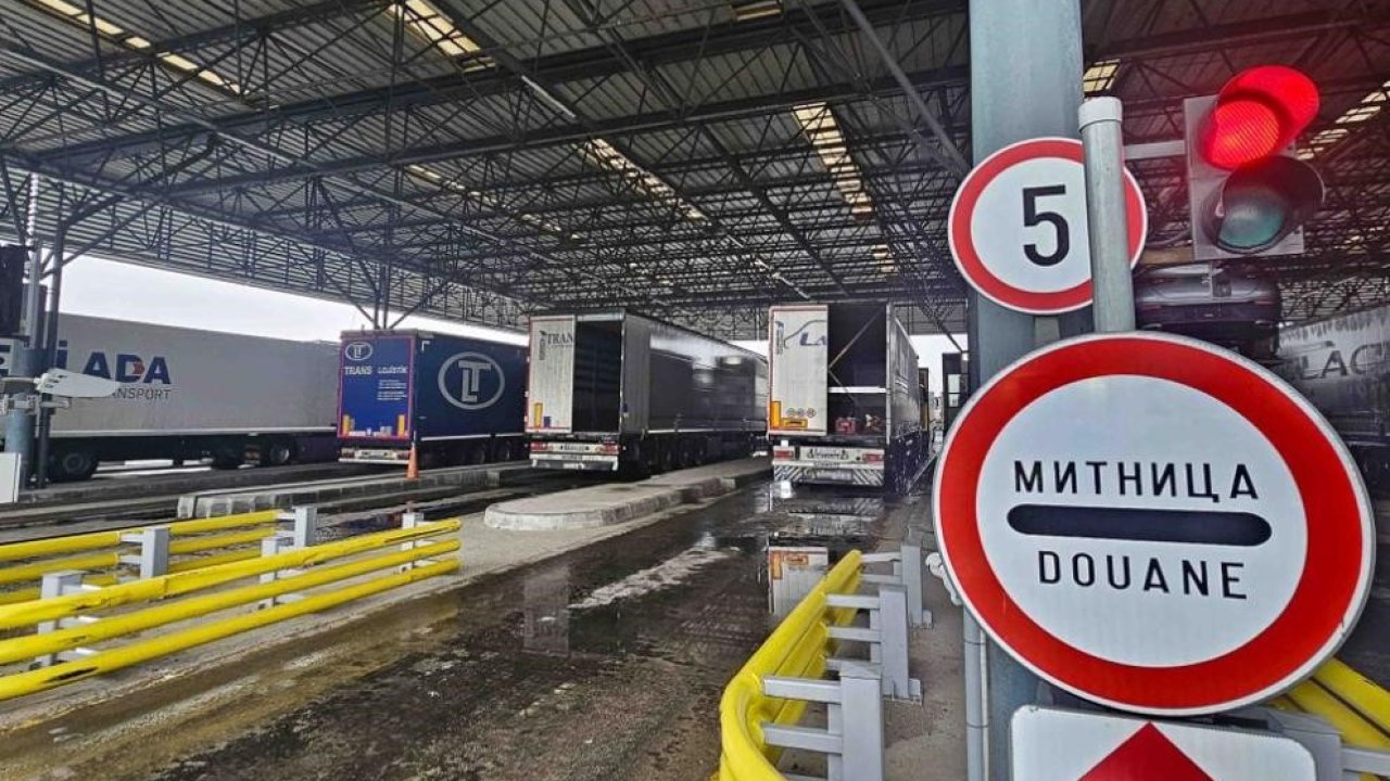 Çikolata dolu çantadan 220 bin Euro çıktı