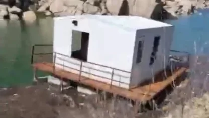 Çine Barajı’nda yüzen ev