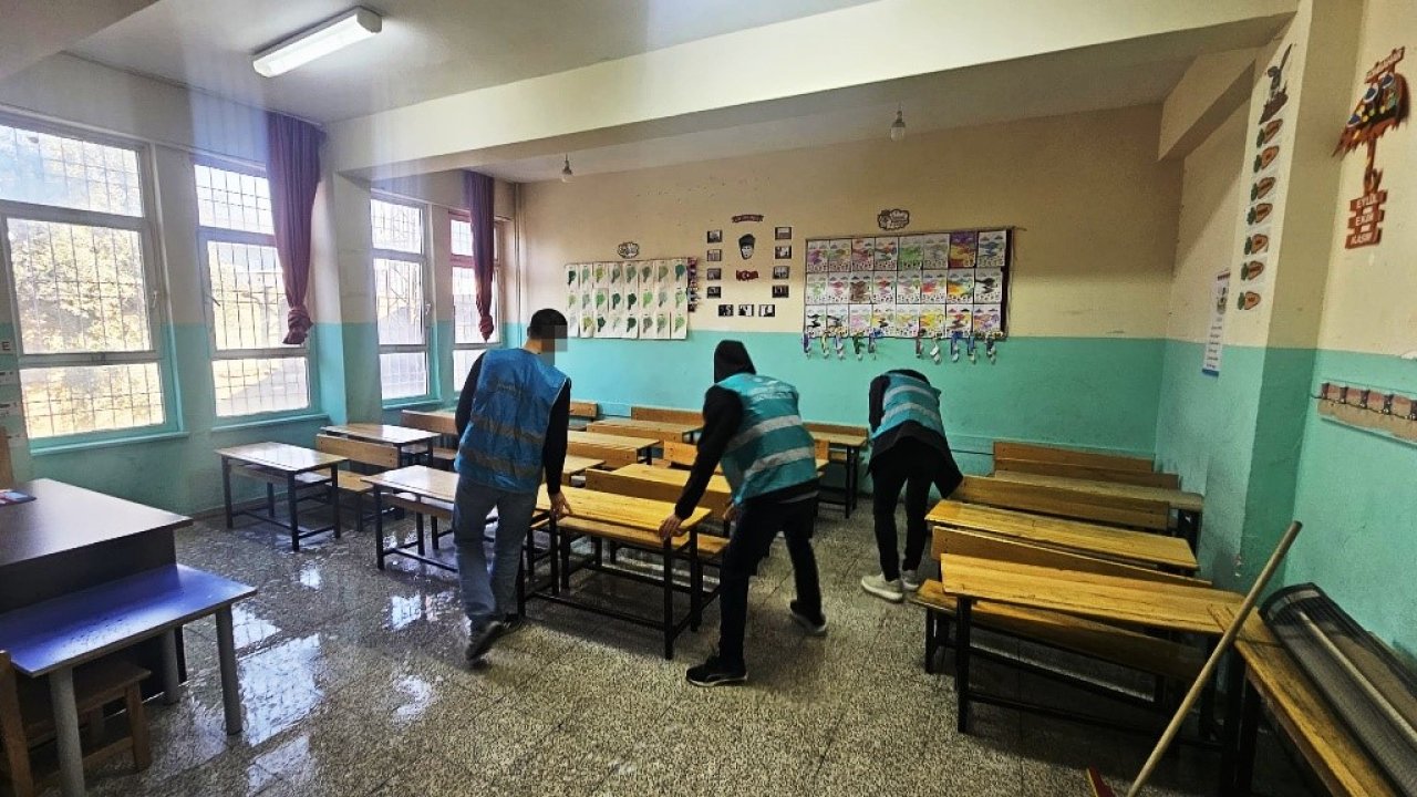 Cizre’de denetimli serbestlik yükümlüleri 16 ayda 212 okulu temizledi