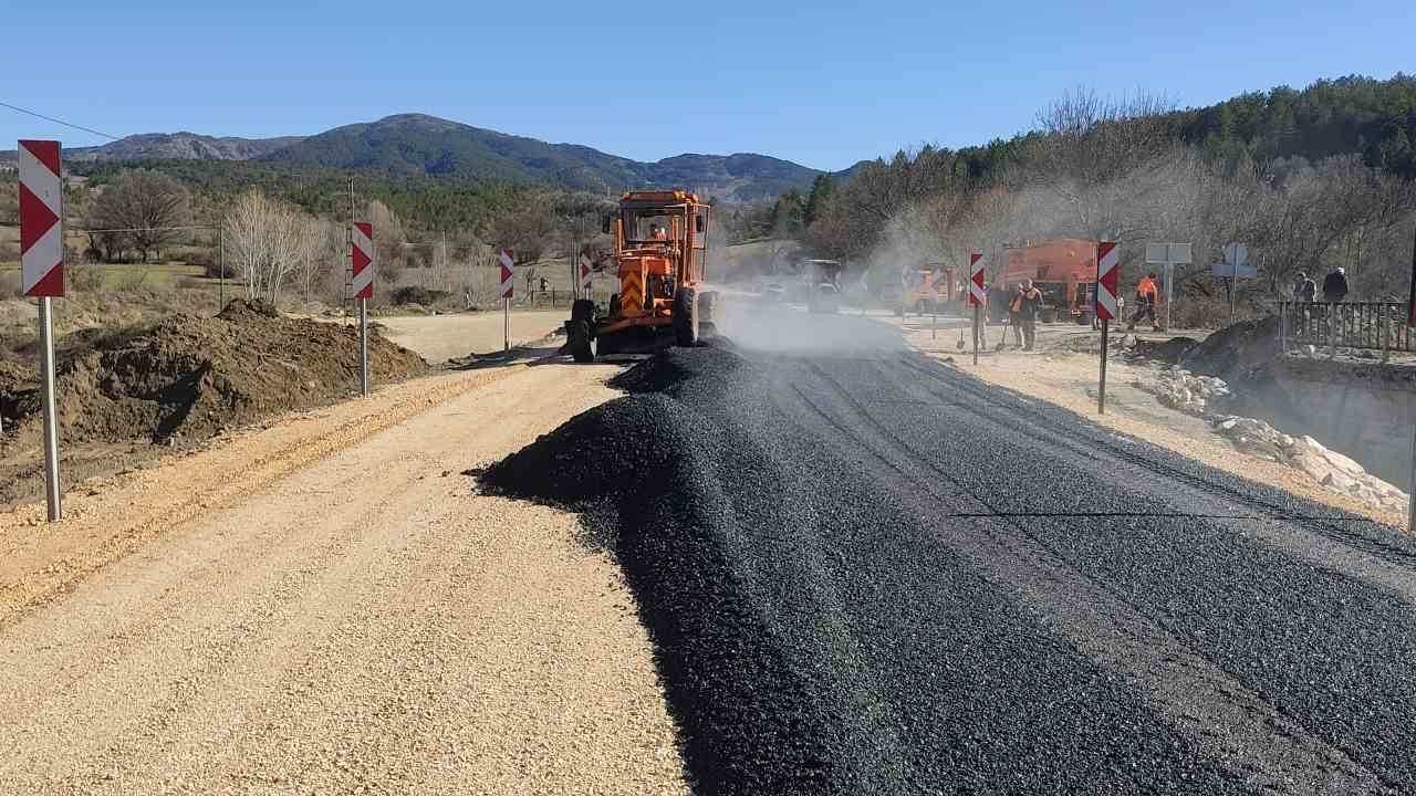 Çorum’da ayağı çöken köprüye alternatif yapılan yolda çalışmalarda sona gelindi