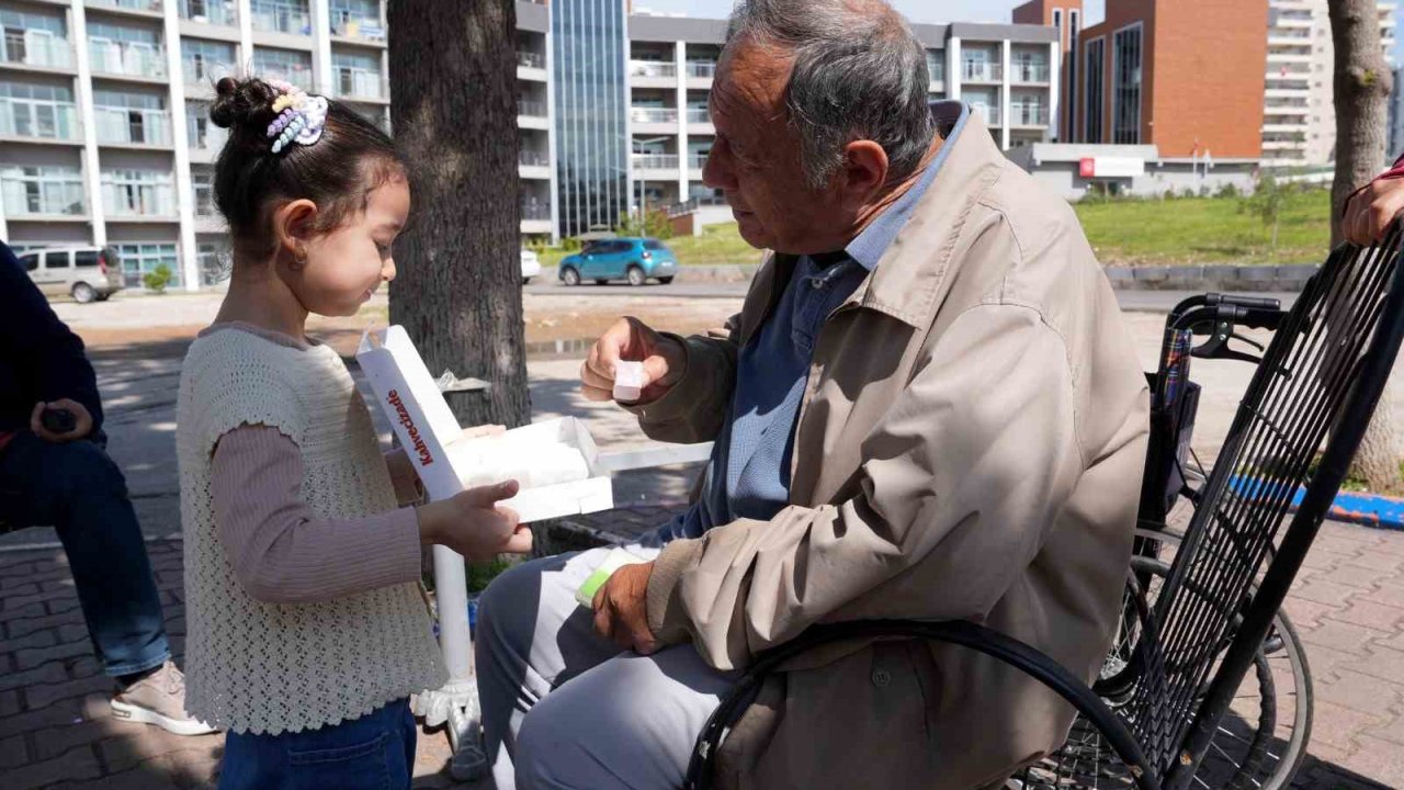 Çukurova’da miniklerden yaşlılara anlamlı ziyaret