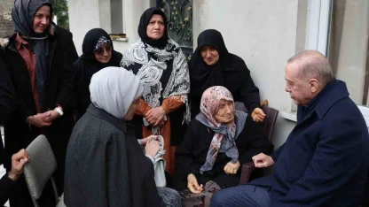 Cumhurbaşkanı Erdoğan, Rize’de komşularıyla bayramlaştı