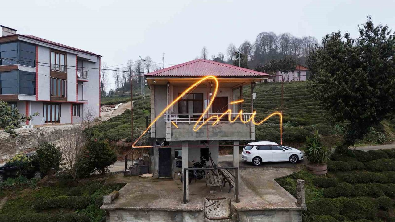 Cumhurbaşkanı Erdoğan’a baba ocağında led imza sürprizi yapılmış