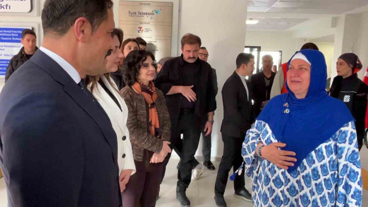 Deprem enkazından 4.günde kurtarılan kadın, 2 gün önce anahtarını teslim aldığı yeni yuvası için göz yaşları içerisinde devlete teşekkür etti