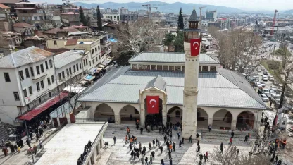 Depremde hasar gören 583 yıllık Ulu Cami yeniden ibadete açıldı