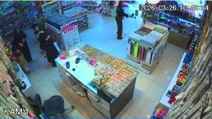 Depreme alışverişte yakalandılar, yarıda bırakıp kaçtılar