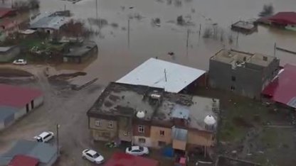 Dereler taştı, mahalle sular altında kaldı