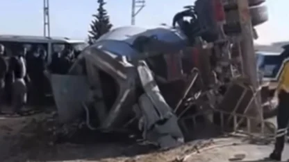 Devrilen beton mikserinin sürücüsü hayatını kaybetti