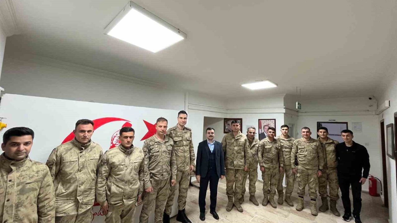 Dicle Kaymakamı Atış, askerle iftarda bir araya geldi