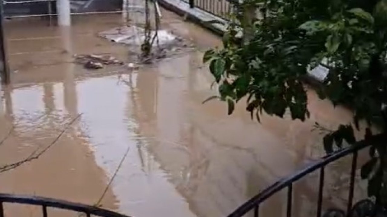 Didim’de sağanak yağış etkili oldu