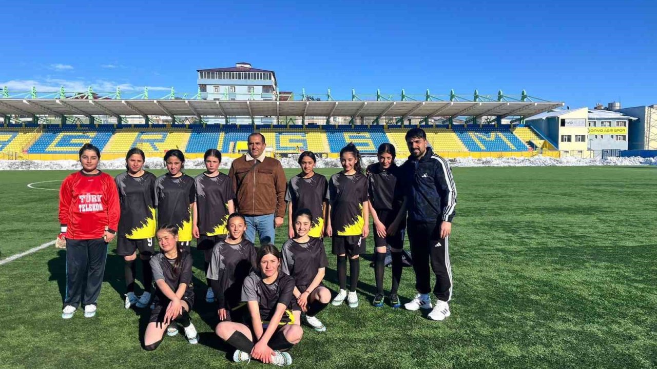 Digorlu kızlar Türkiye yarı finallerinde Kars’ı temsil edecek