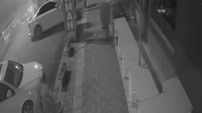 Diyarbakır’da devrilen tırın 7 araca çarpma anı kameraya yansıdı