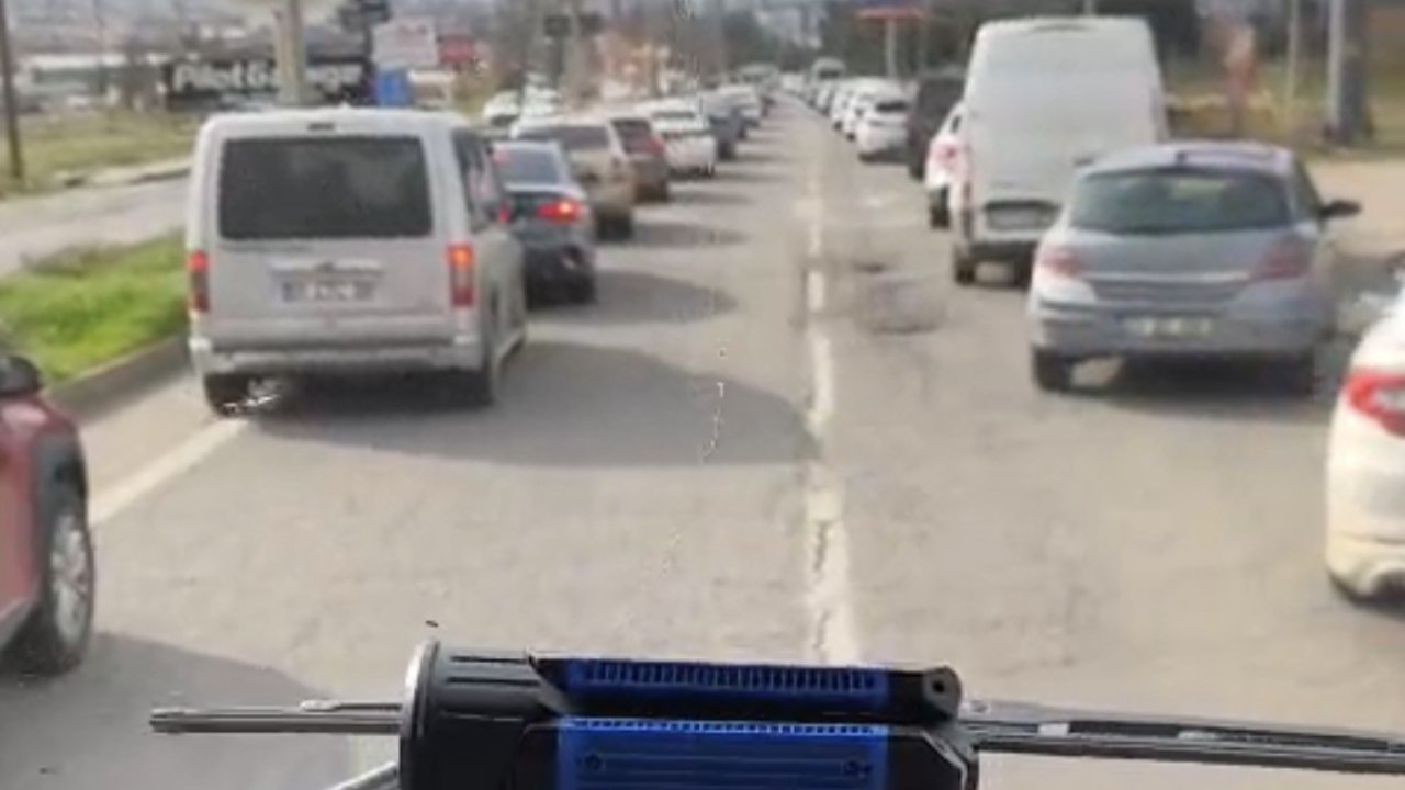 Diyarbakır’da itfaiye ekiplerine ‘fermuar’ sistemiyle yol verdiler