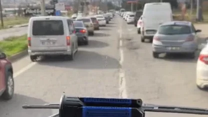 Diyarbakır’da itfaiye ekiplerine ‘fermuar’ sistemiyle yol verdiler