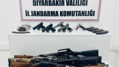 Diyarbakır’da jandarma operasyonlarında çok sayıda silah ve aparatı ele geçirildi