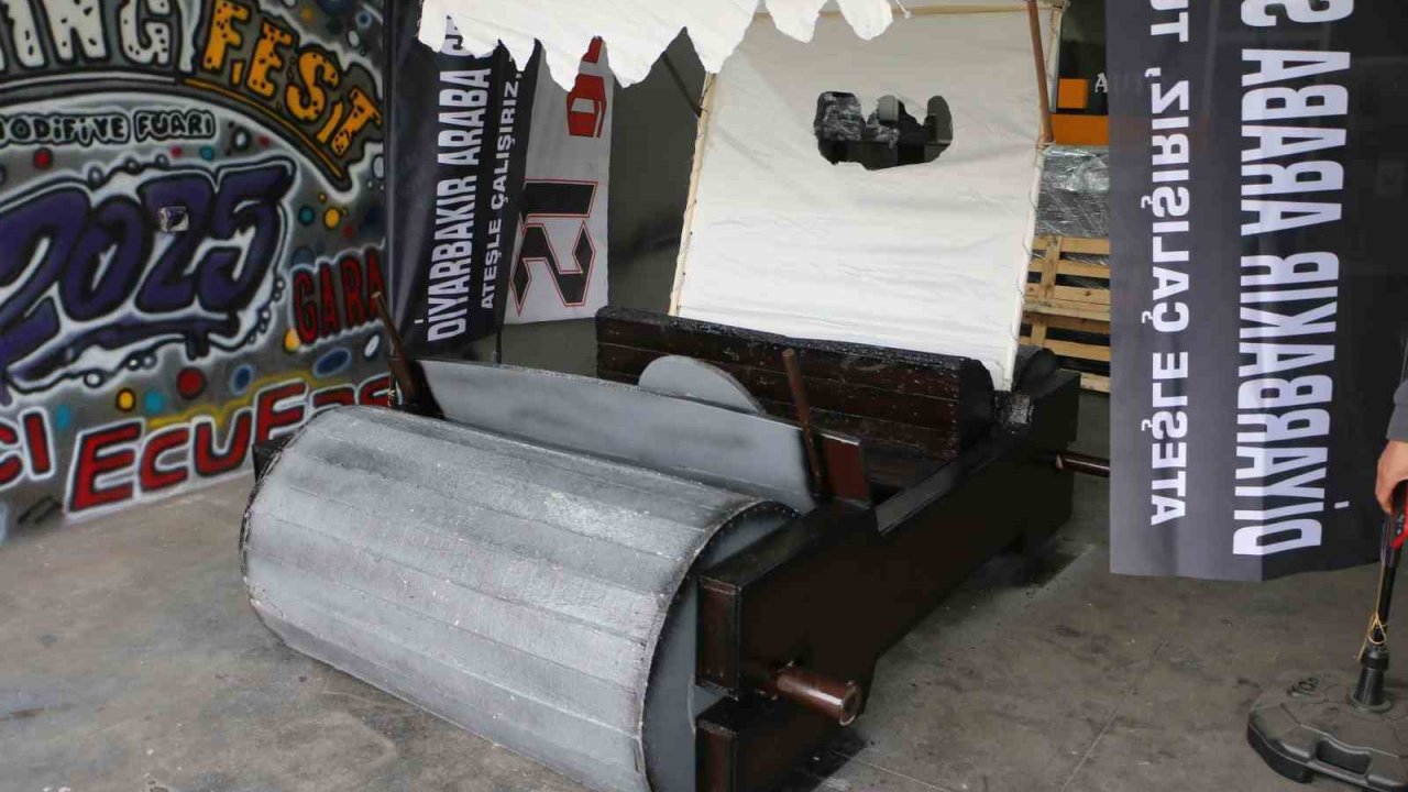 Diyarbakır’da modifiye tutkunlarının "Taş Devri" aracına yoğun ilgi