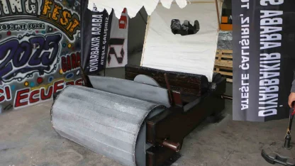 Diyarbakır’da modifiye tutkunlarının "Taş Devri" aracına yoğun ilgi