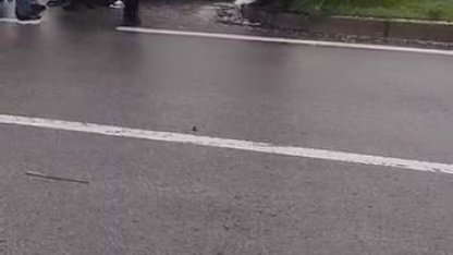 Diyarbakır’da trafik kazası: Araç refüje çarparak durabildi